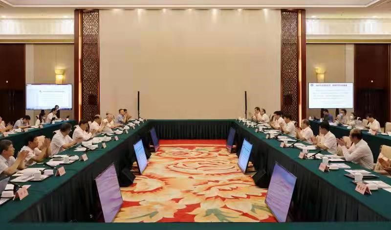 九游会最新线路
与广西壮族自治区人民政府举行工作恳谈会并签署战略合作协议1.jpg
