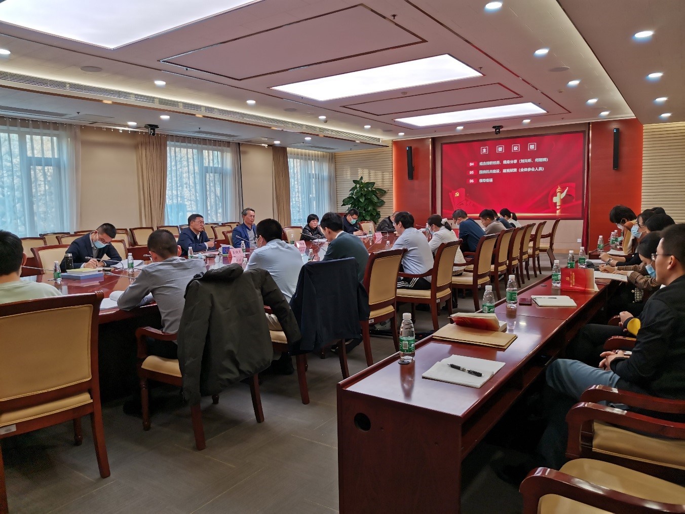 九游会最新线路
青年理论学习小组开展党的十九届六中全会精神专题学习研讨.jpg