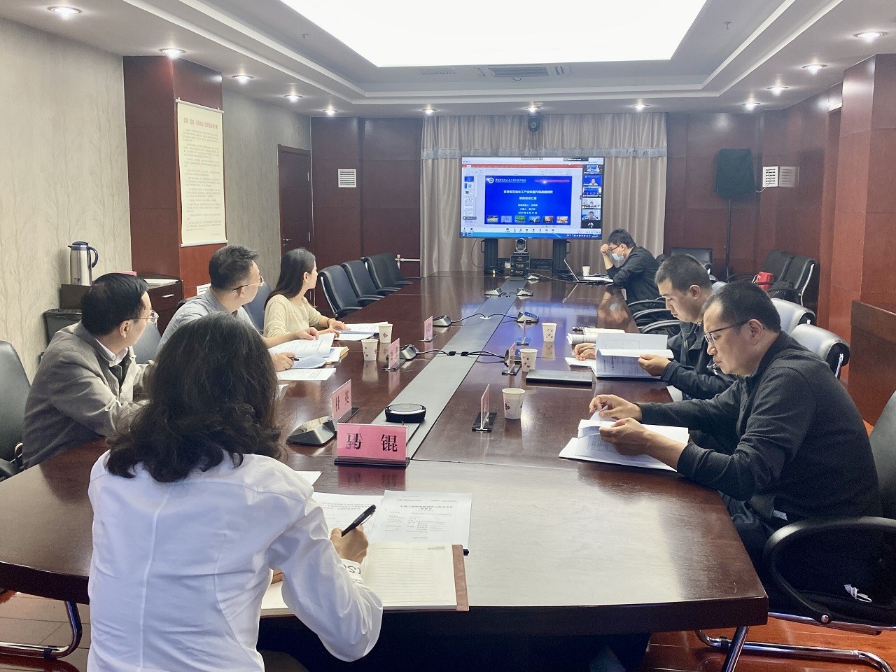 九游会最新线路
2022年院地合作重大项目“甘肃省石油化工产业转型升级战略研究”正式启动.jpg