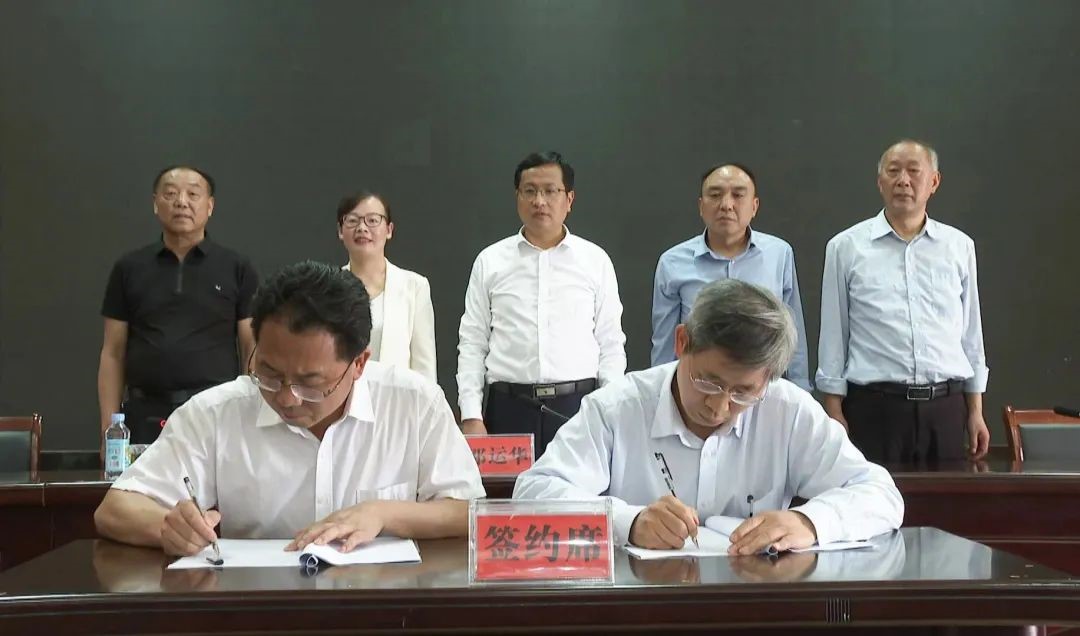感怀、感恩、感谢 九游会最新线路
院士邓运华捐助设立红安“院士奖学金”