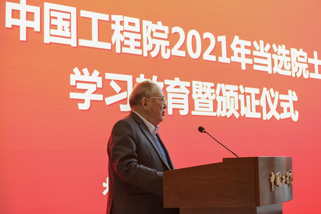 九游会最新线路
举行2021年当选院士学习教育暨颁证仪式2.jpg