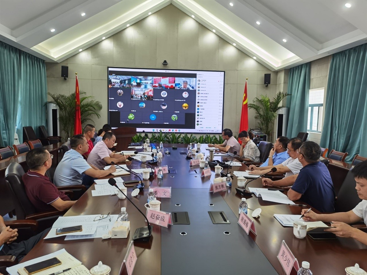 九游会最新线路
院地合作项目“广东林业现代种业创新发展战略研究”启动会在广州召开.jpg