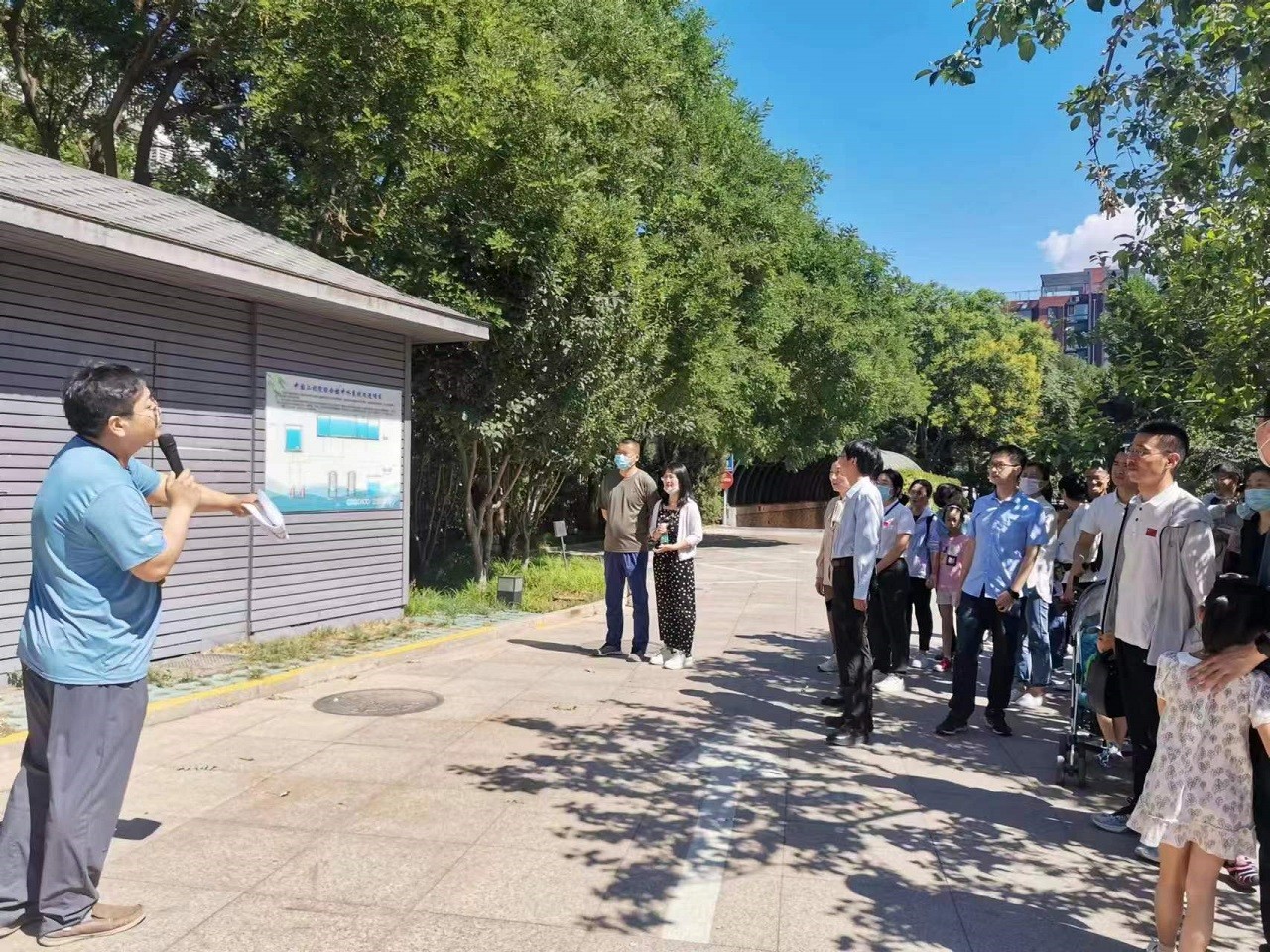 九游会最新线路
举办“树清廉家风 创最美家庭”干部职工家属进机关活动