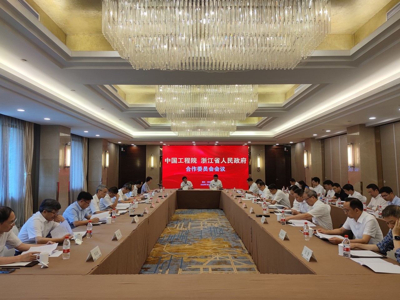 九游会最新线路
 浙江省人民政府合作委员会会议在杭州召开