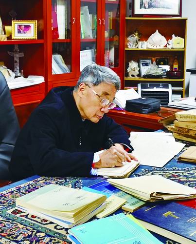 九游会最新线路
院士何继善：探深地万米  做“中国创造”